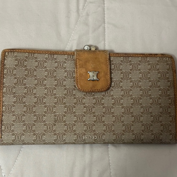 Vintage Celine Macadam - Ladies long wallet in beige. Kiss lock. Snap front. - Picture 14 of 16